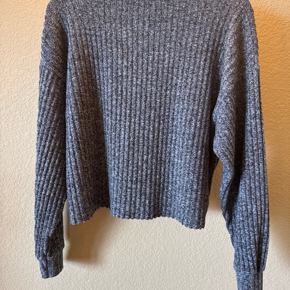 Zara Trafaluc Collection Women's Gray Cropped Sweater Size S Long Sleeve Knit